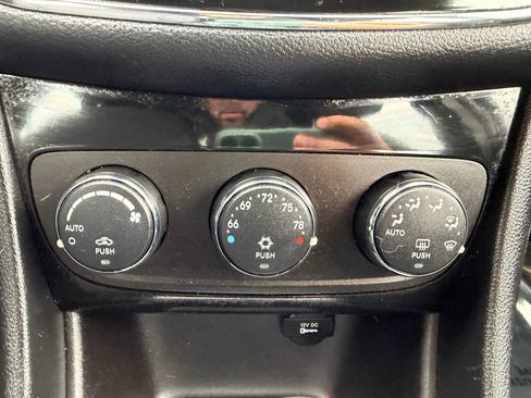 Used 2014 Chrysler 200 Touring image 15