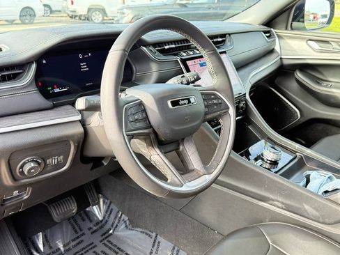 Used 2024 Jeep Grand Cherokee L Limited w/ Black Appearance Package AWD/4WD image 14
