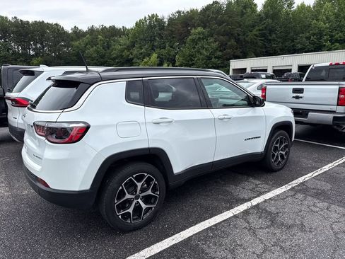 Used 2025 Jeep Compass Limited AWD/4WD image 9