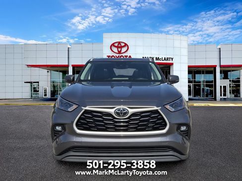 Used 2025 Toyota Highlander AWD image 8