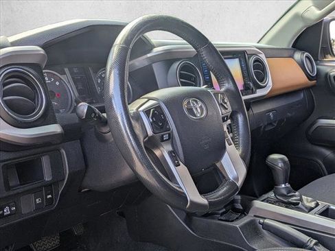 Used 2018 Toyota Tacoma SR5 image 8