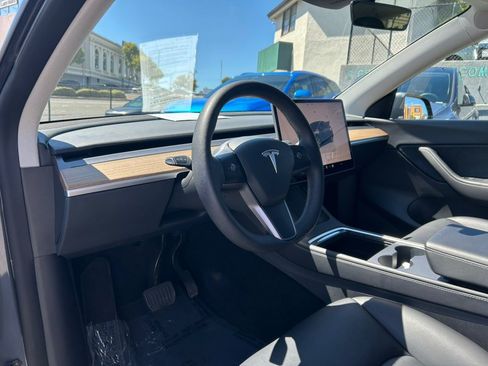 Used 2022 Tesla Model Y Long Range AWD/4WD image 13
