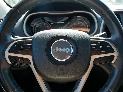 Used 2018 Jeep Cherokee Limited w/ Trailer Tow Group AWD/4WD image 25
