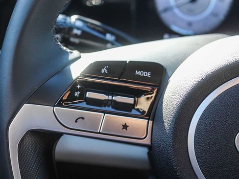 Certified 2025 Hyundai Elantra Limited image 32