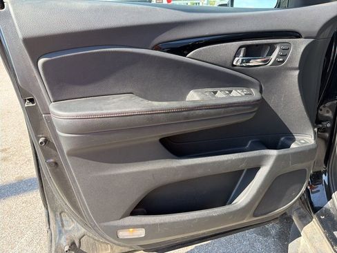Used 2018 Honda Ridgeline Black Edition image 15