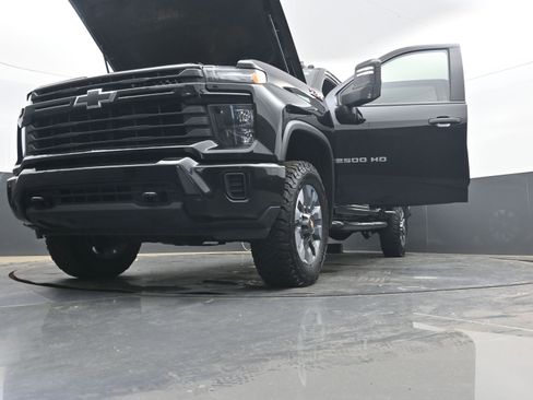 Used 2024 Chevrolet Silverado 2500 Custom w/ Custom Value Package image 40