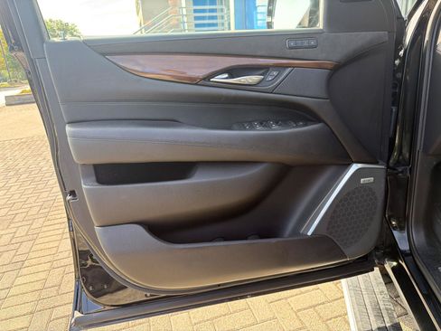 Used 2020 Cadillac Escalade Premium Luxury AWD/4WD image 13