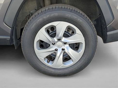 Used 2021 Toyota RAV4 LE image 3