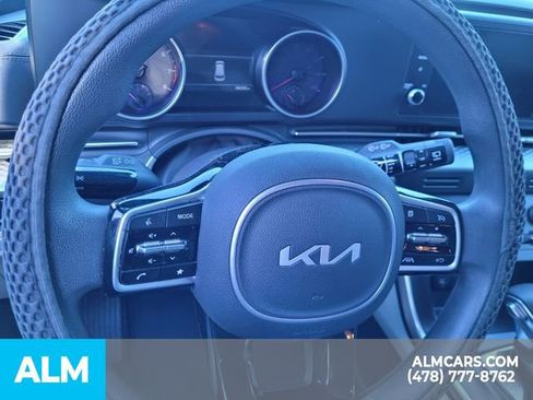 Used 2023 Kia Carnival LX image 11