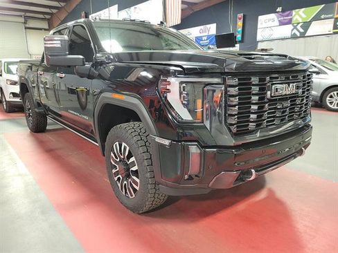 Used 2024 GMC Sierra 2500 Denali Ultimate AWD/4WD image 2