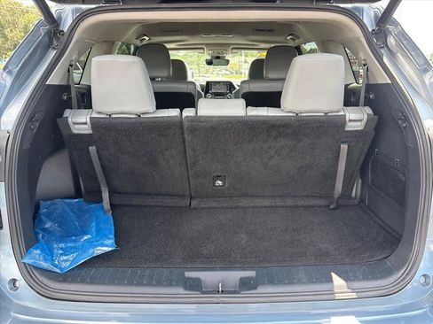 Used 2022 Toyota Highlander XLE AWD/4WD image 28