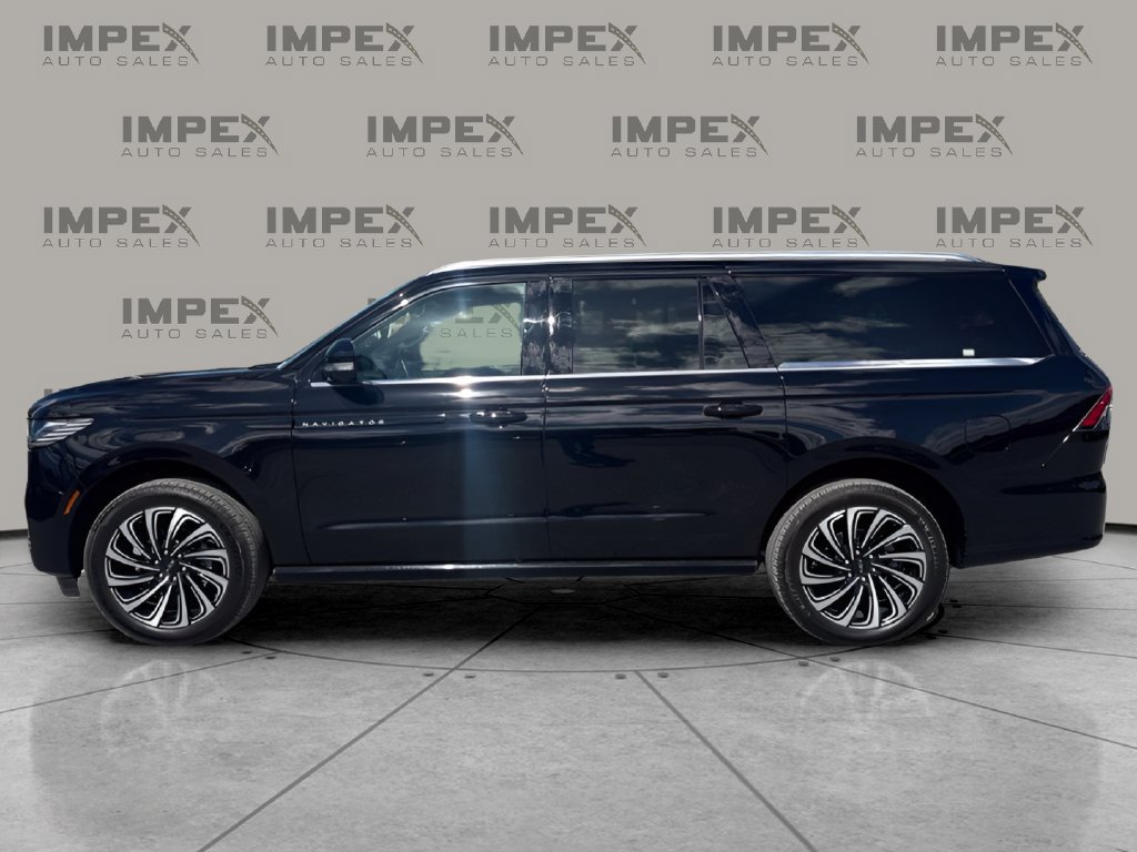 Used 2026 Lincoln Navigator L Black Label AWD/4WD image 2