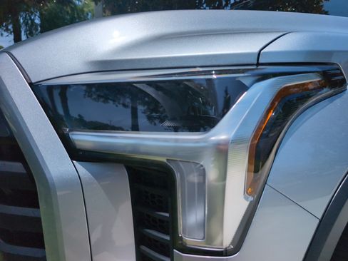 Used 2023 Toyota Tundra SR5 w/ SR5 Convenience Package AWD/4WD image 6