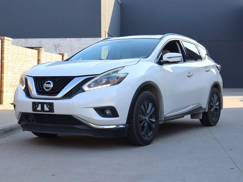 Used 2018 Nissan Murano SV w/ Premium Package FWD image 2