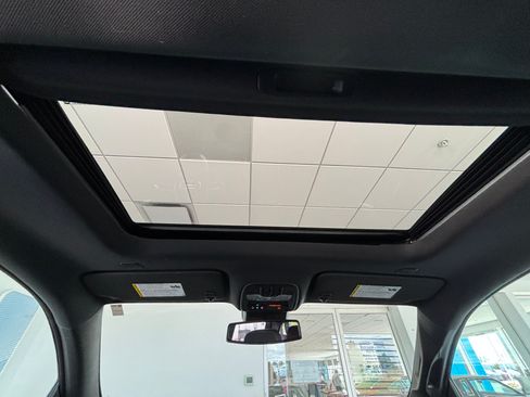 Used 2025 GMC Canyon Denali AWD/4WD image 4