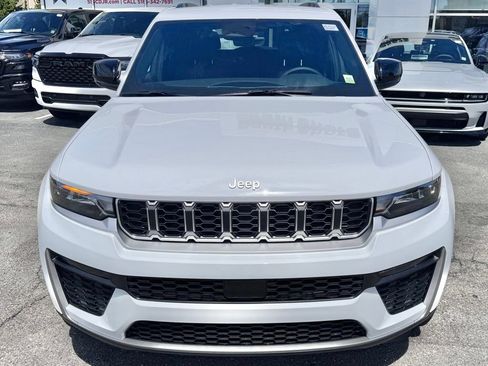 New 2026 Jeep Grand Cherokee Limited AWD/4WD image 2
