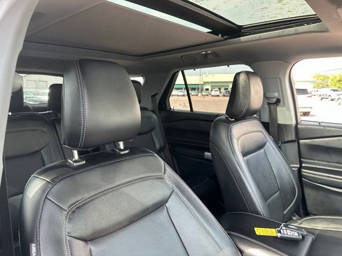 Used 2022 Ford Explorer Limited w/ Class IV Trailer Tow Package AWD/4WD image 33