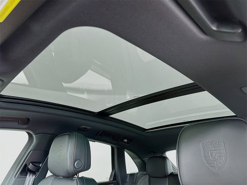 New 2026 Porsche Macan GTS image 25