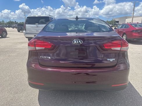 Used 2017 Kia Forte LX image 5