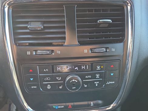 Used 2018 Dodge Grand Caravan SXT w/ Driver Convenience Group image 18