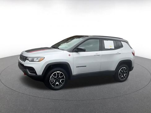 Used 2025 Jeep Compass Trailhawk image 7