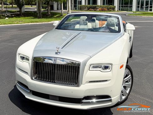 Used 2017 Rolls-Royce Dawn RWD image 8
