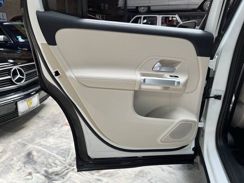 Used 2020 Mercedes-Benz GLB 250 4MATIC w/ Premium Package image 27