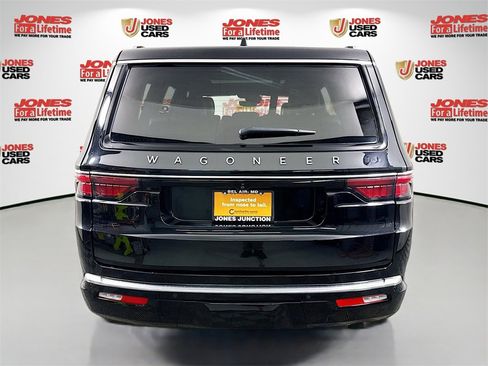 Used 2024 Jeep Wagoneer Base w/ Premium Group I image 17