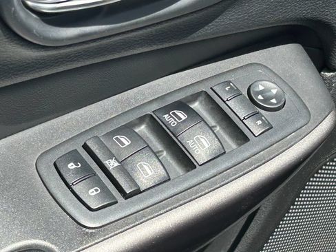 Used 2019 Jeep Cherokee Latitude Plus w/ Comfort/Convenience Group AWD/4WD image 28