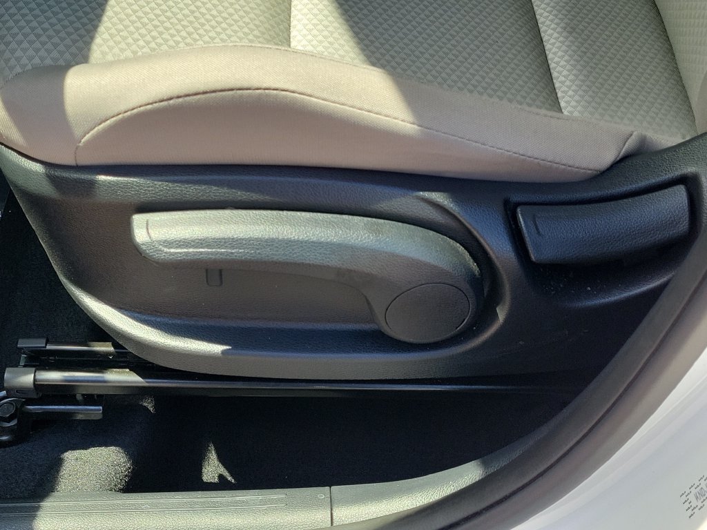 Used 2025 Kia Soul LX w/ LX Technology Package FWD image 18