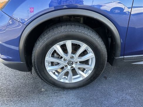 Used 2019 Nissan Rogue S w/ Special Edition Package image 10