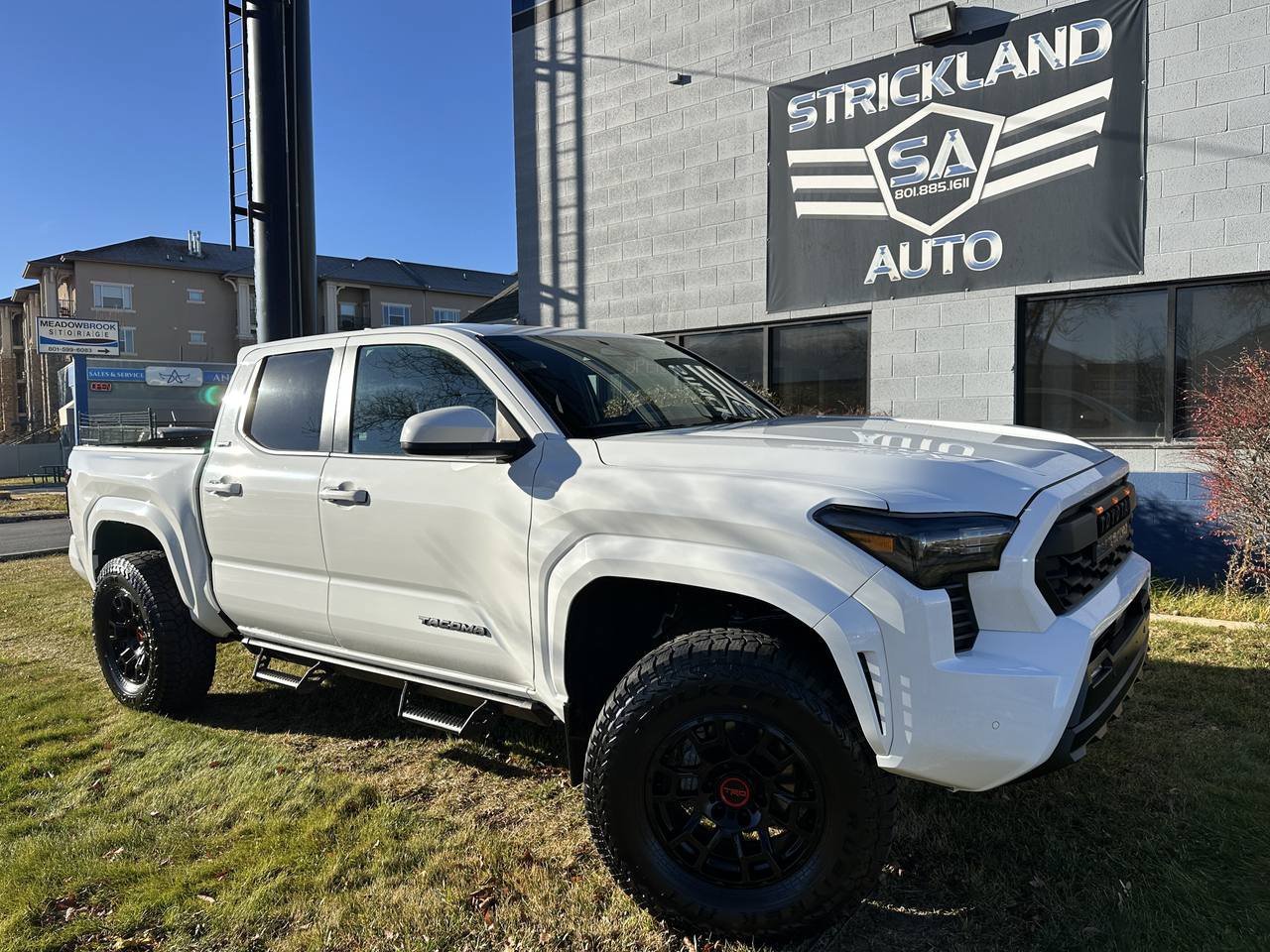 Used 2024 Toyota Tacoma SR5 AWD/4WD image 1
