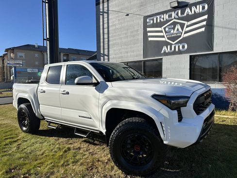 Used 2024 Toyota Tacoma SR5 AWD/4WD image 1