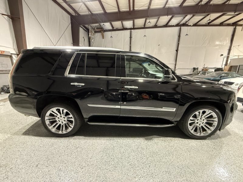 Used 2018 Cadillac Escalade Premium Luxury w/ LPO, Radiant Package AWD/4WD image 4