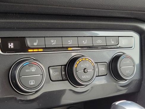 Used 2020 Volkswagen Tiguan SE image 29