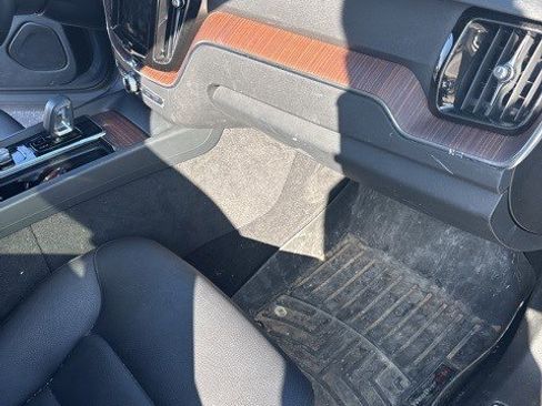 Used 2024 Volvo XC60 B5 Plus w/ Climate Package image 8