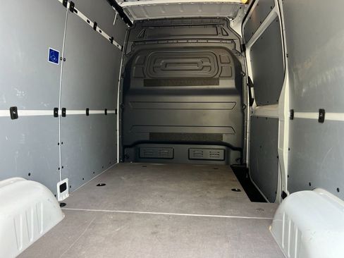 Used 2025 Mercedes-Benz Sprinter 2500 image 15