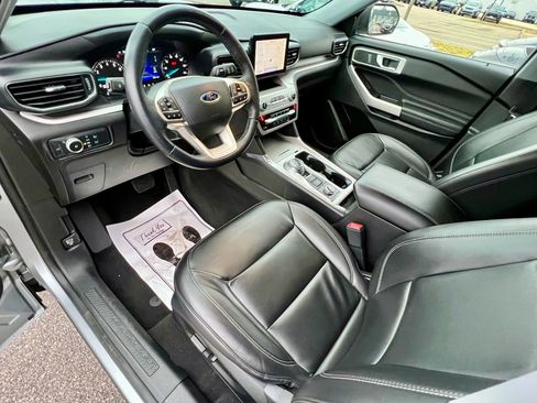 Used 2022 Ford Explorer XLT w/ Equipment Group 202A image 21