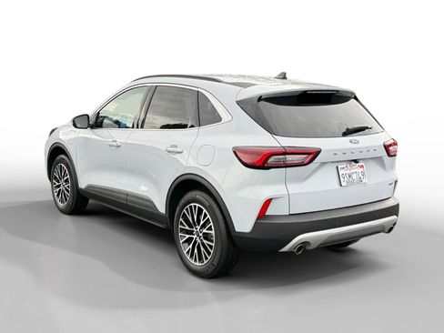 Used 2025 Ford Escape SE image 3