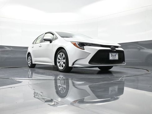 Certified 2022 Toyota Corolla LE FWD image 27