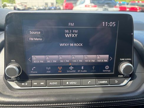 Used 2024 Nissan Rogue S AWD/4WD image 18