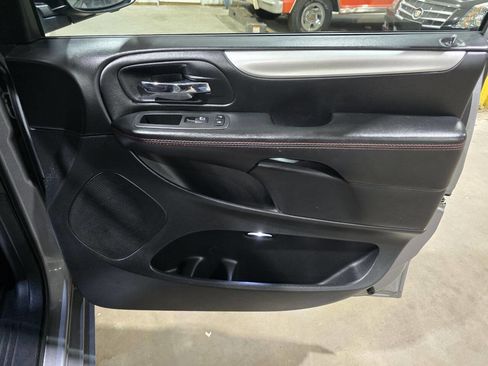 Used 2018 Dodge Grand Caravan GT FWD image 33
