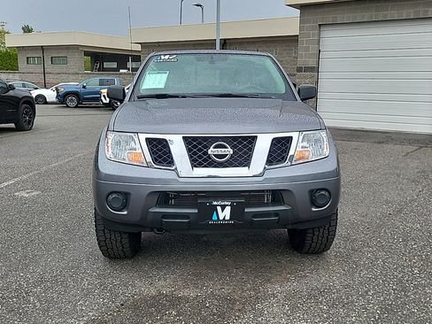 Used 2019 Nissan Frontier SV AWD/4WD image 2