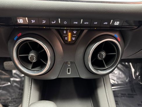 Used 2023 Chevrolet Blazer LT image 19