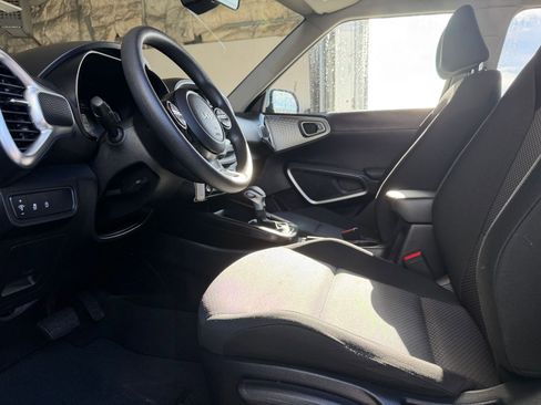 Used 2025 Kia Soul LX w/ LX Technology Package image 24