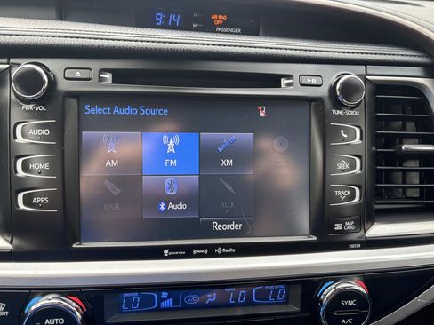 Used 2018 Toyota Highlander XLE FWD image 24