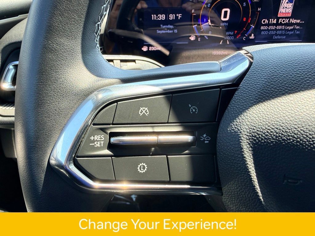Used 2025 Chevrolet Traverse LT w/ Driver Confidence Package FWD image 24