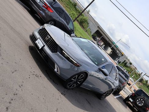 Used 2023 Honda Accord Touring image 3