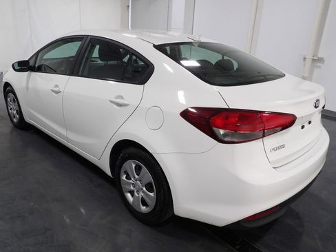 Used 2017 Kia Forte LX image 6