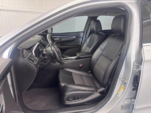 Used 2019 Chevrolet Impala LT FWD image 9